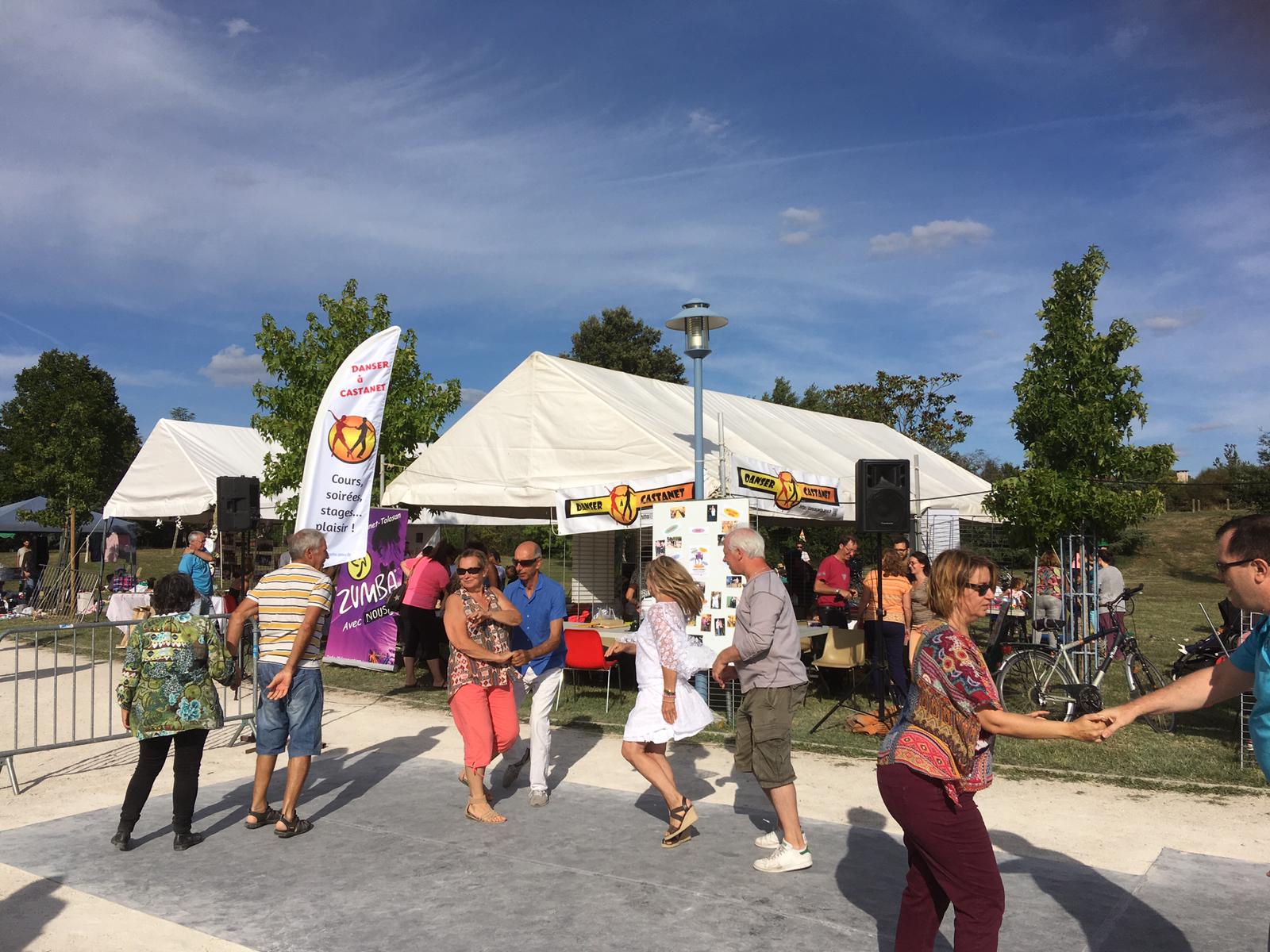 fete au parc avec démonstration de danse par les danseurs de l'association danser a castanet